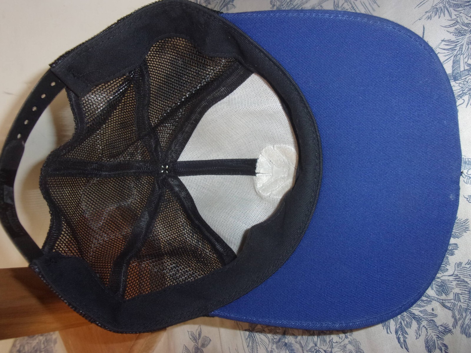 Promotional New Holland Tractor Embroidered Mesh Baseball Hat New without Tags