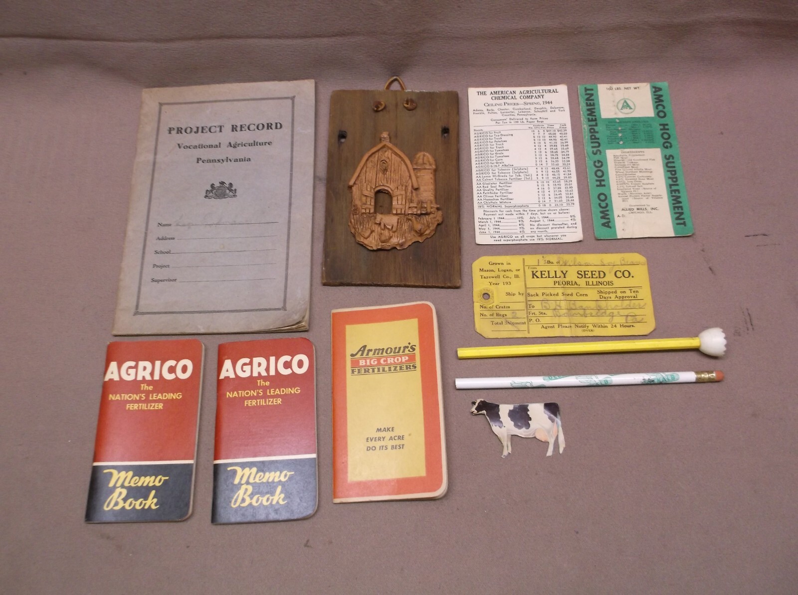 VINTAGE 11 PC FARM LOT AGRICO KELLY SEED ARMOUR AMCO HOG DEKALB BARN PLAQUE