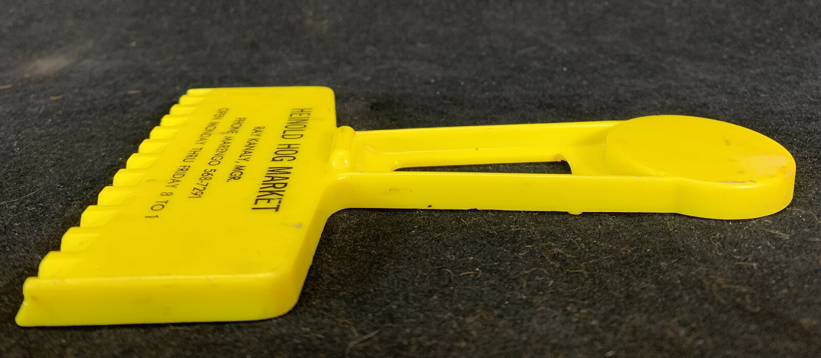 Heinold Hog Market Yellow Plastic Vintage Ice Scraper Marengo Illinois 1957 USA