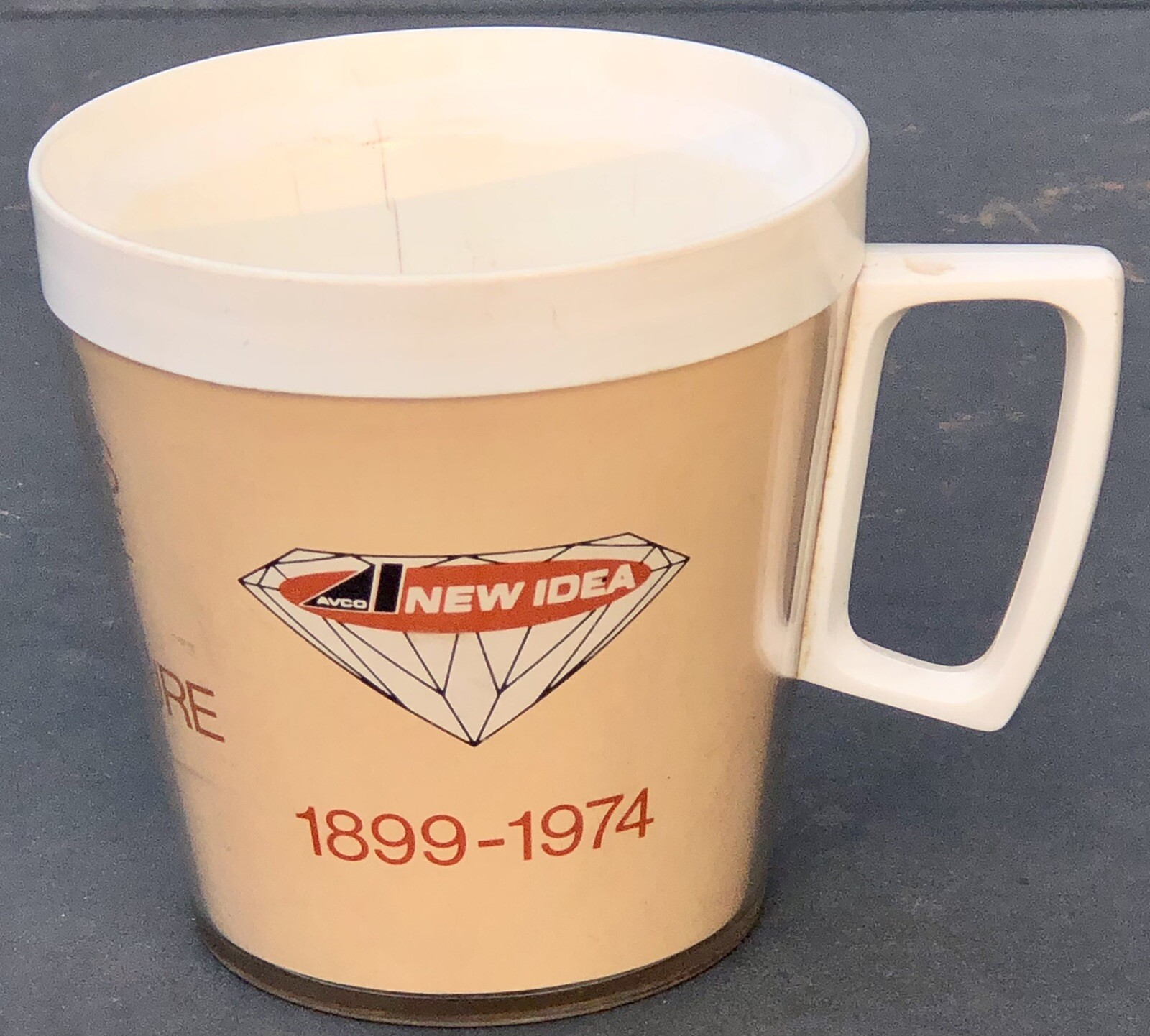 VINTAGE 1974 NEW IDEA TRACTOR FARM IMPLEMENT FLAMBEAU PLASTIC COFFEE MUG CUP AD