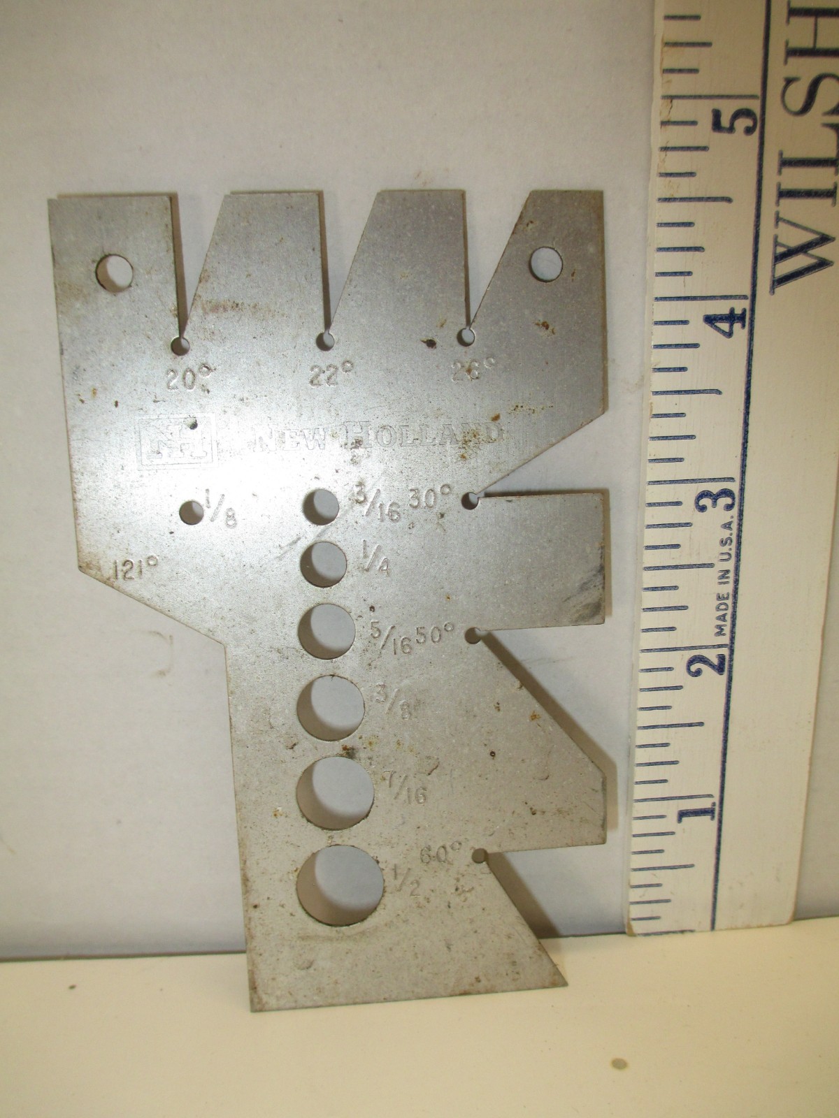 VINTAGE NEW HOLLAND BOLT THREAD GUIDE – METAL
