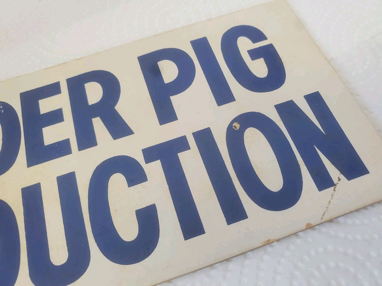 9&Prime; X 3-3/4&Prime; Cardboard Sign Feeder Pig Production Magnet Backing Farm Decor