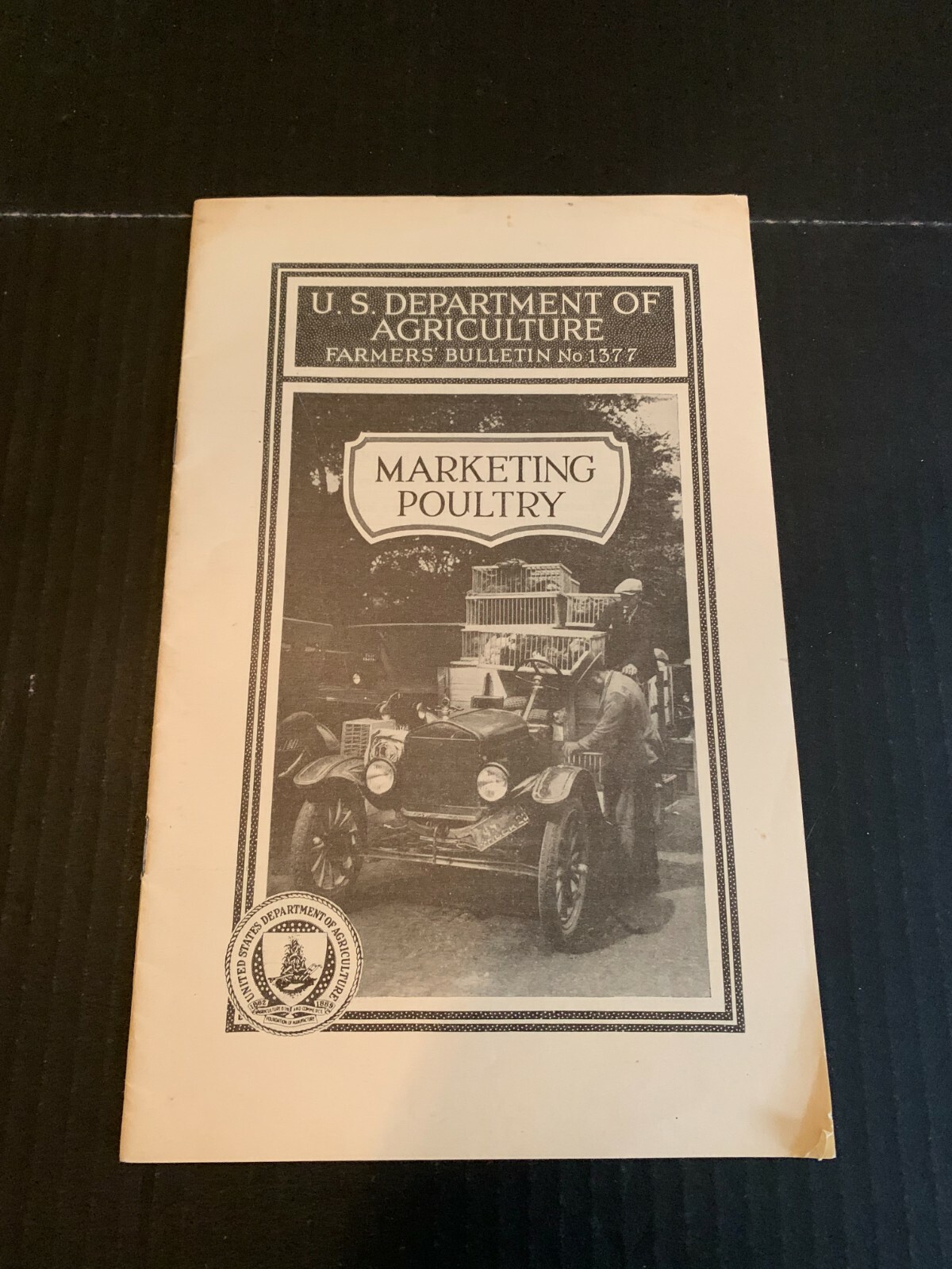 1931 US Department Of Agriculture Farmers bulletin 1377 Marketing Poultry