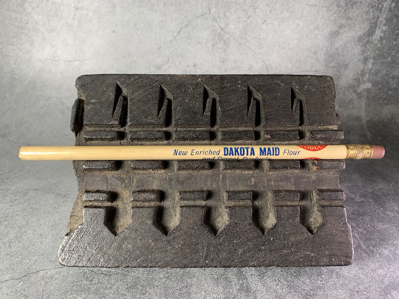 Dakota Maid Flour & Cereal – Grand Forks, ND | Vintage Advertising Pencil