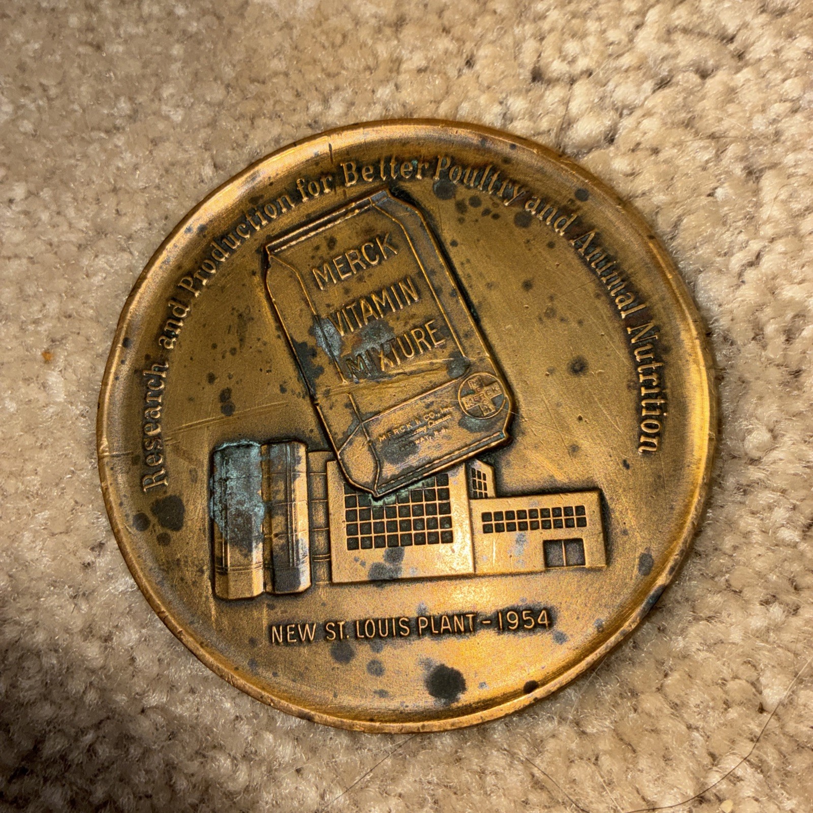 Brass 1954 MERCK Animal Vitamin PHARMACEUTICAL PAPERWEIGHT NEW ST. LOUIS PLANT