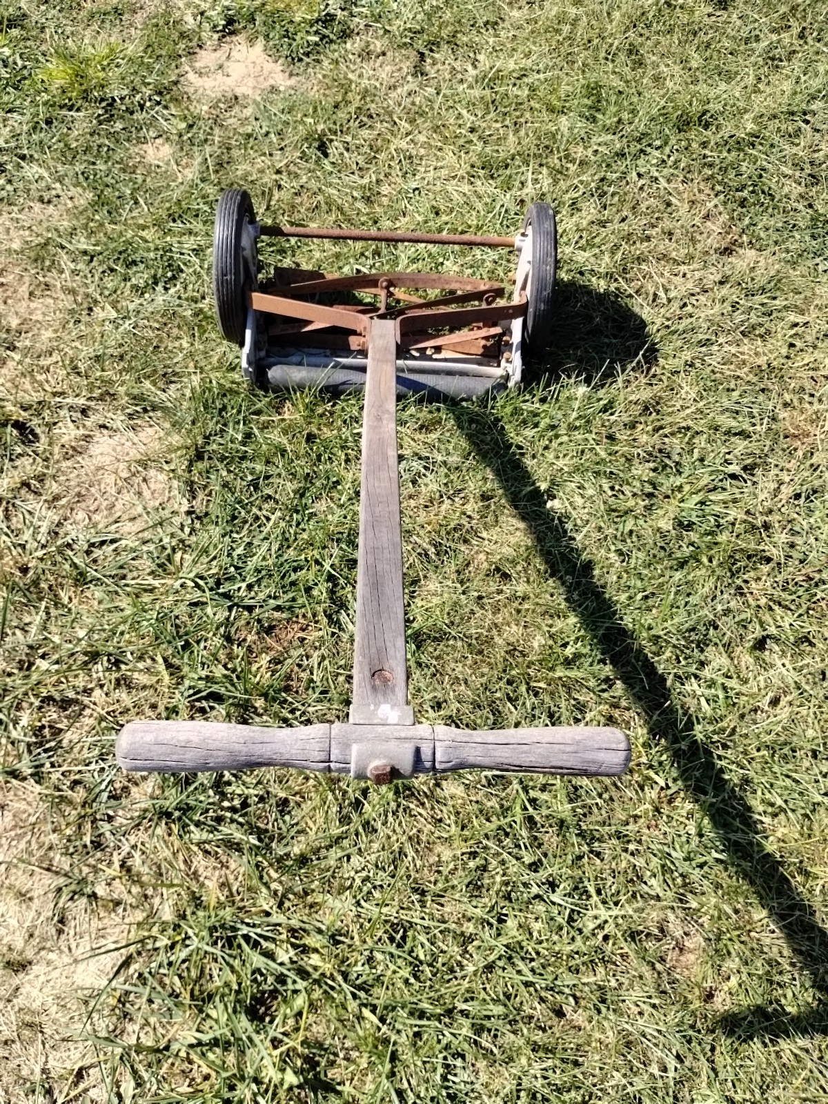 Vintage MF. CO. Manuel Real Mower.. Still Mows!!