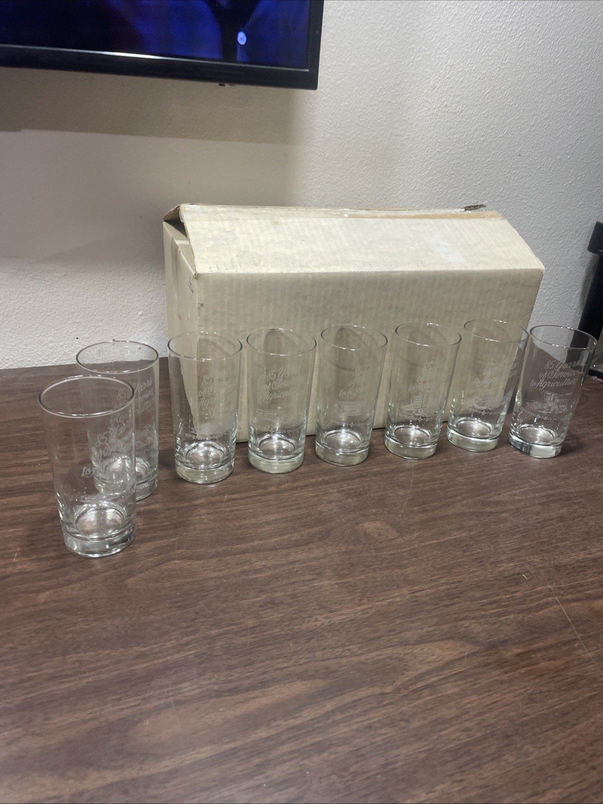 SET OF (8) SPERRY NEW HOLLAND 85TH ANNIVERSARY 1980 DRINKING GLASSES