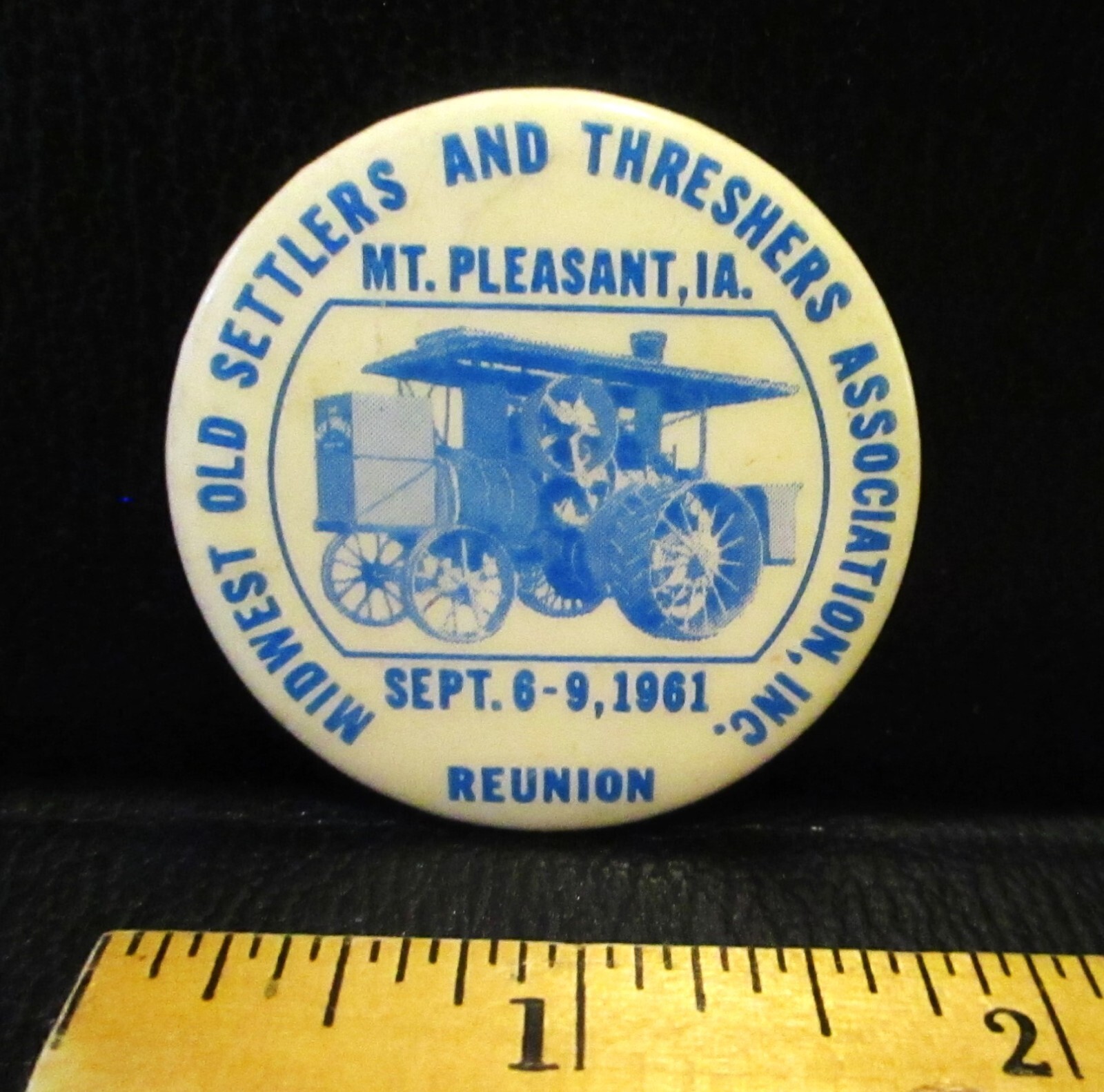 1961 Midwest Old Settlers Thresher Reunion Mt Pleasant IA Pinback Button Tractor
