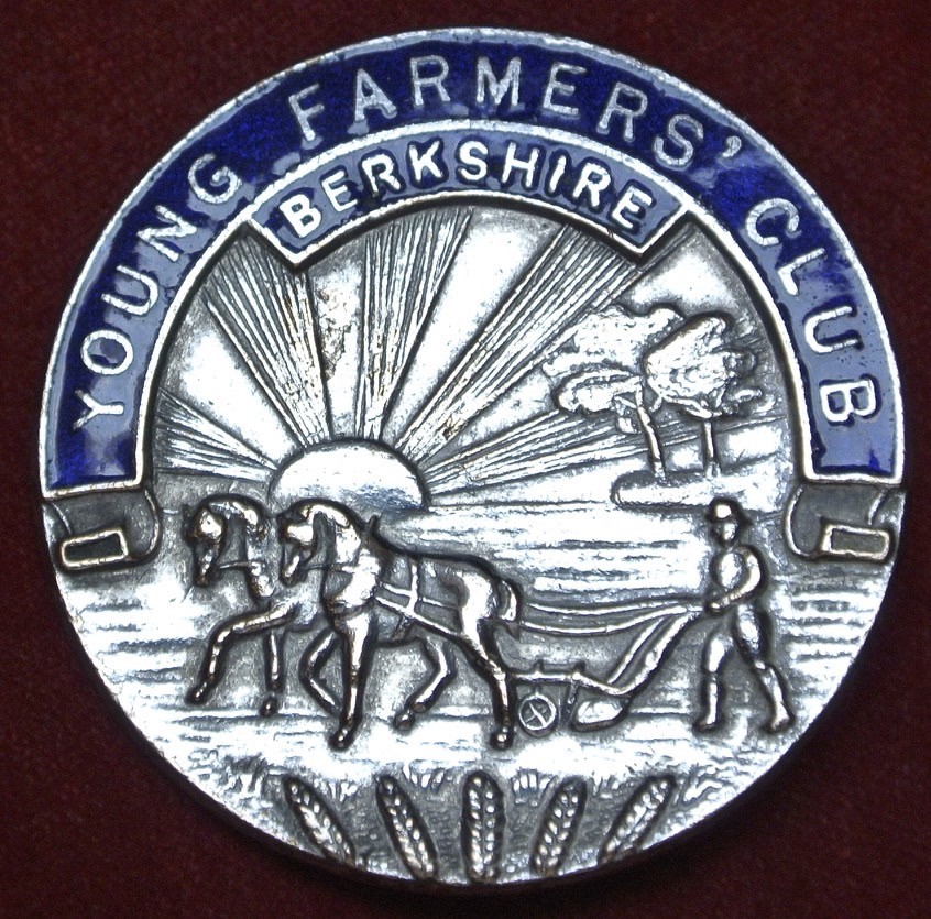 Vtg YOUNG FARMERS’ CLUB BERKSHIRE England PINBACK – Blue Enamel – Bradford Works