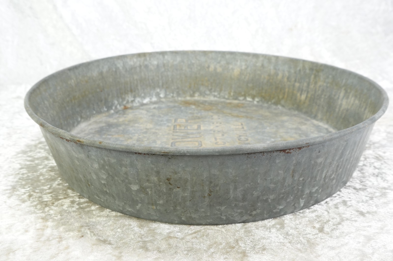 Vintage Brower Manufacturing Co. Quincy, IL 16 3/4&Prime; Galvanized Chicken Feed Pan