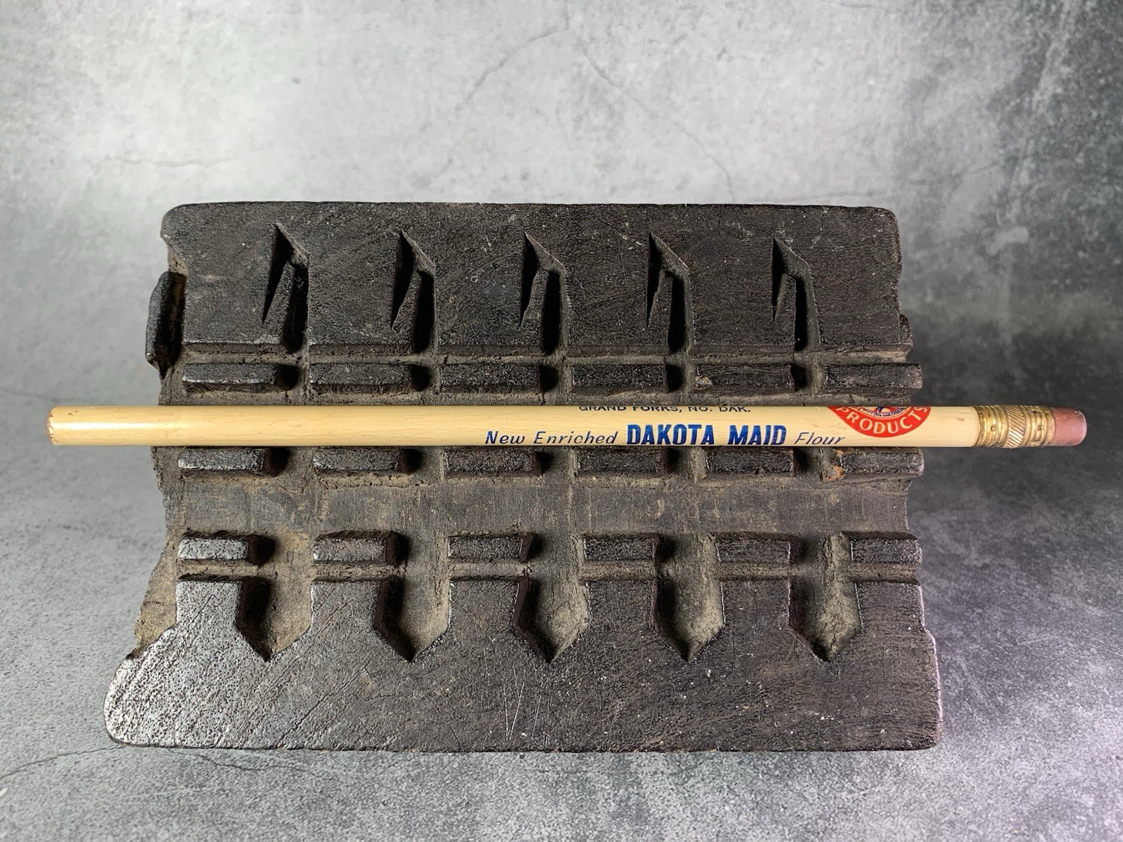Dakota Maid Flour & Cereal – Grand Forks, ND | Vintage Advertising Pencil