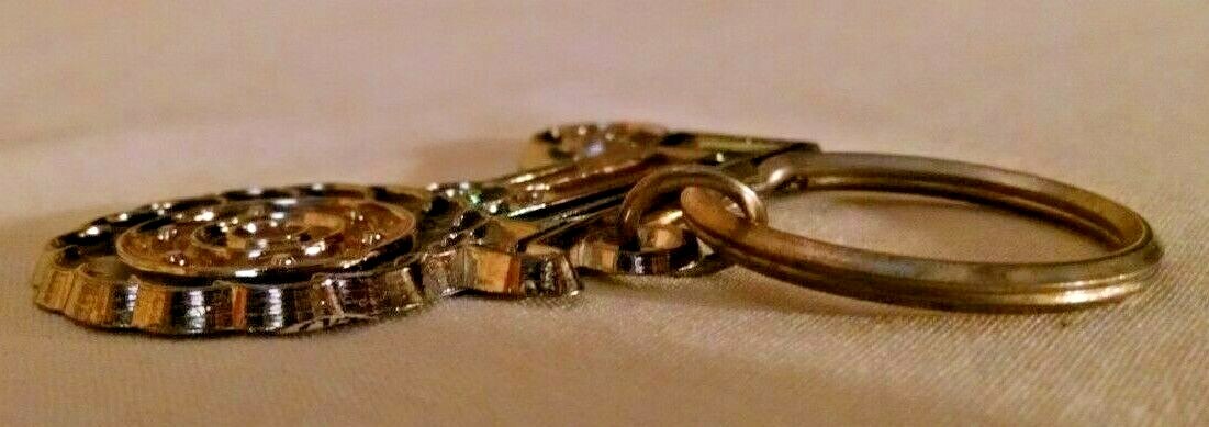 TRACTOR KEYCHAIN NEW GREEN YELLOW STAINED GLASS GOLD METAL KEY RING UNMARKED.