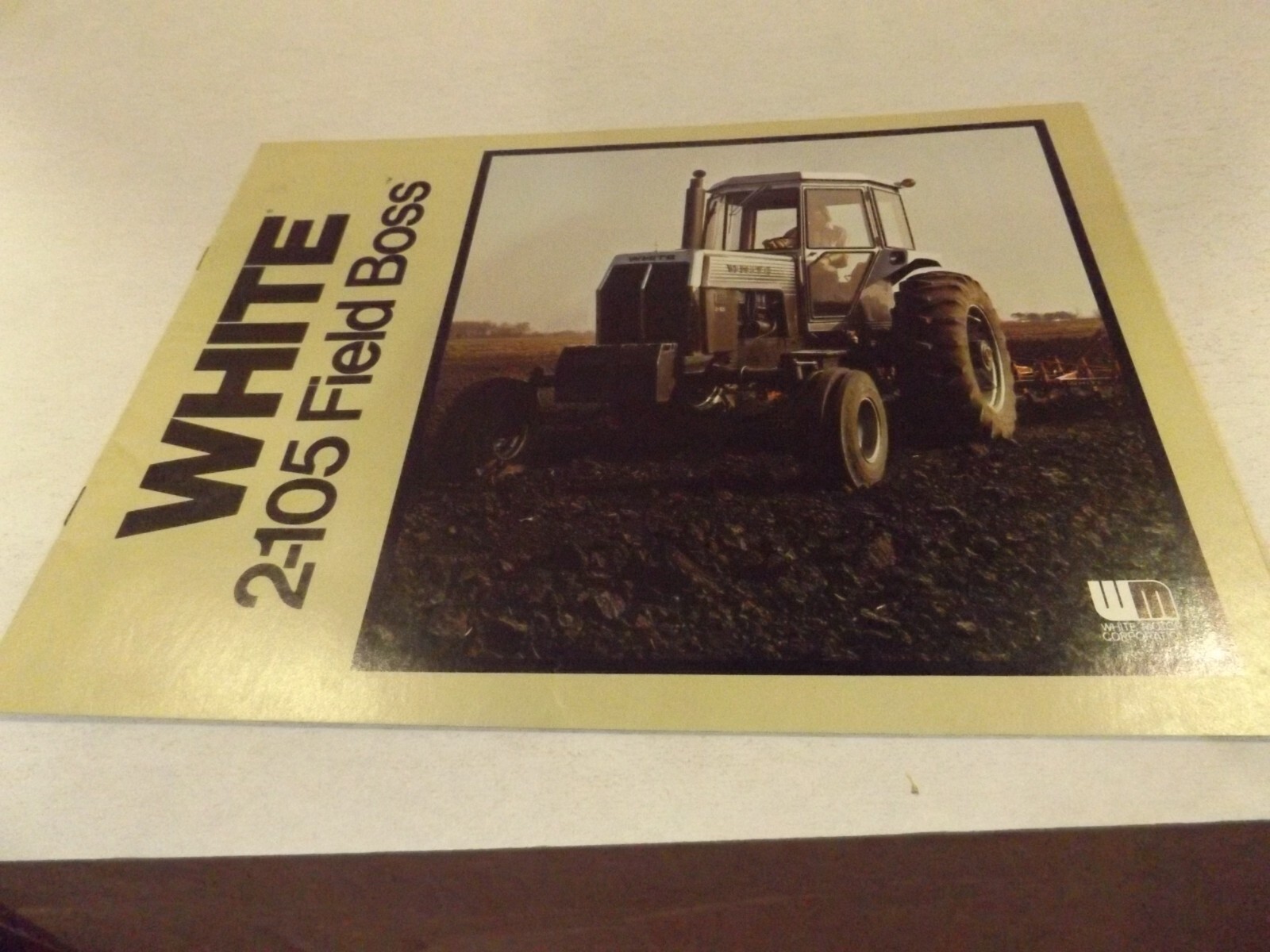 WHITE 2-105 FIELD BOSS TRACTOR. LIT # P-213 P25M51