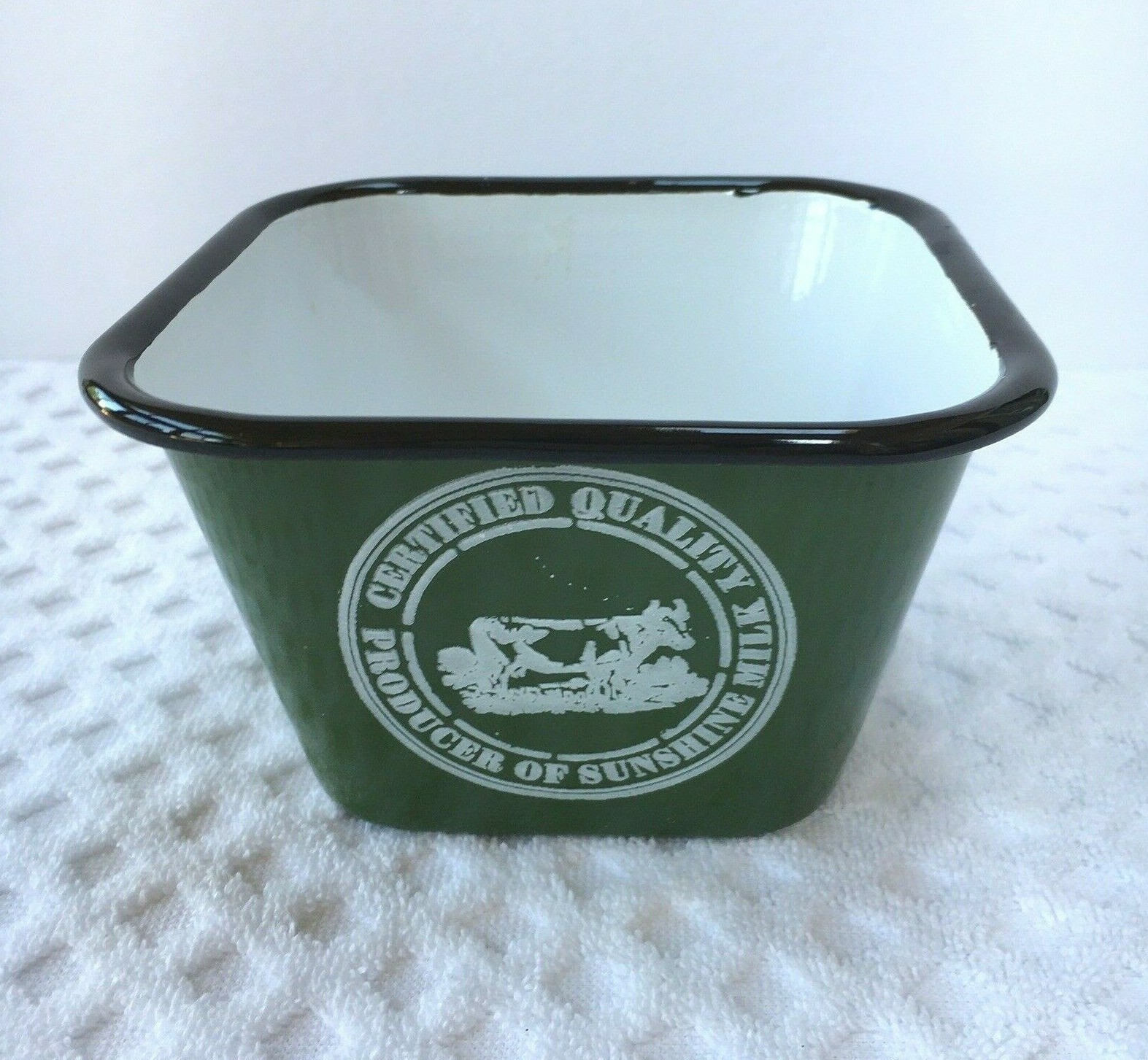 Certified Quality Producer of Sunshine Milk Green Enamel Metal Container Cow