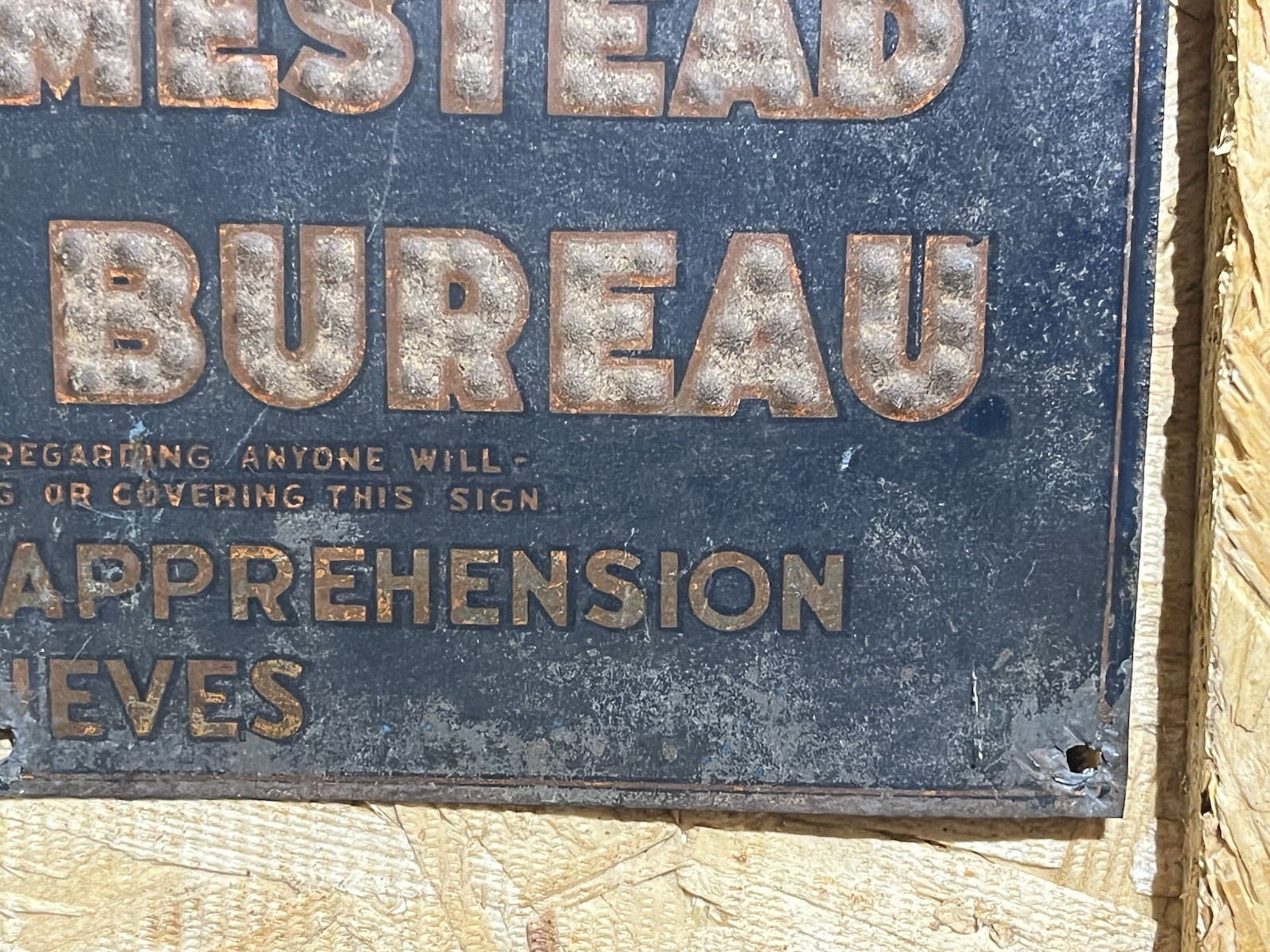 VTG PROTECTED BY WALLACES FAMER & IOWA HOMESTEAD REWARD FOR THEIVES METAL SIGN