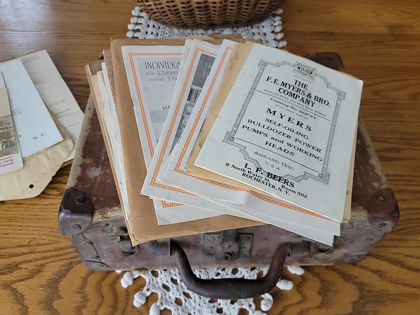 1909 Salesman&rsquo;s Suitcase Farm Dairy Pumps Equipment Cream Separator Pamphlets