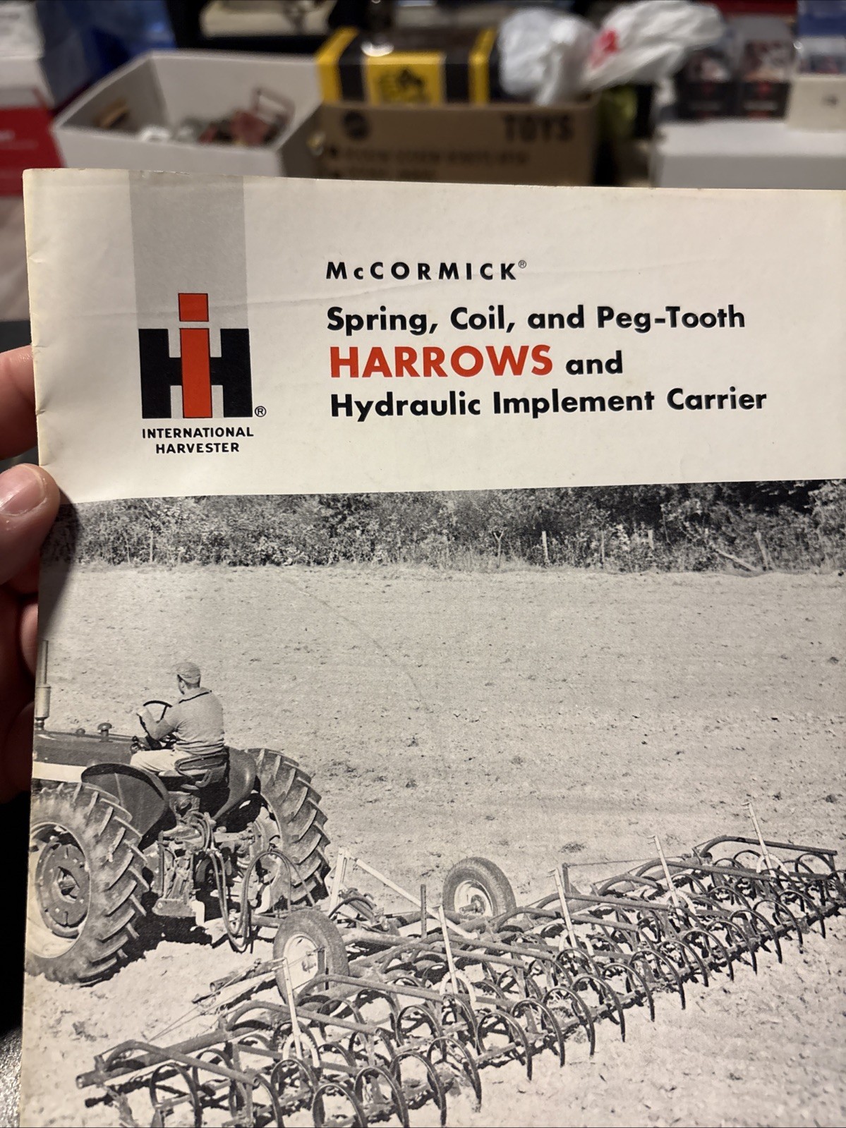 IH McCormick Spring, Coil & Peg-Tooth Harrows & Hydraulic Impl. Sales Brochure