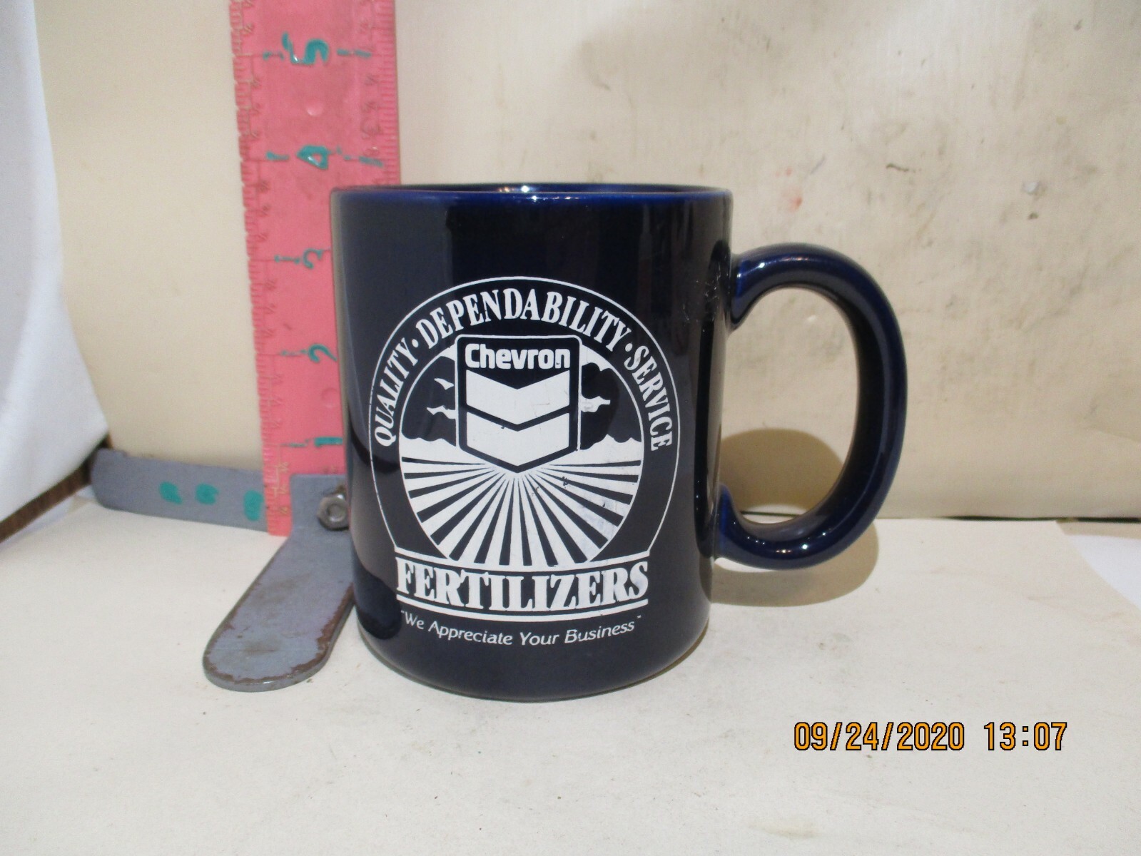 CHEVRON FERTILIZERS MUG – QUALITY – DEPENDABLITY – SERVICE – NO DAMAGE!