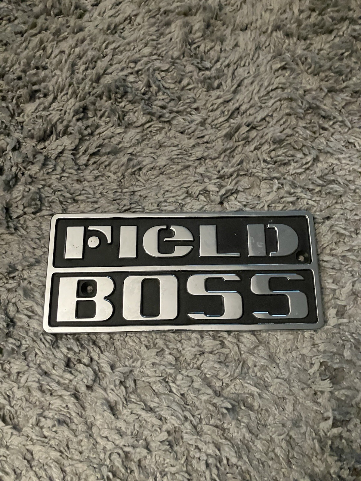 White Farm Equipment, Metal Field Boss Emblem