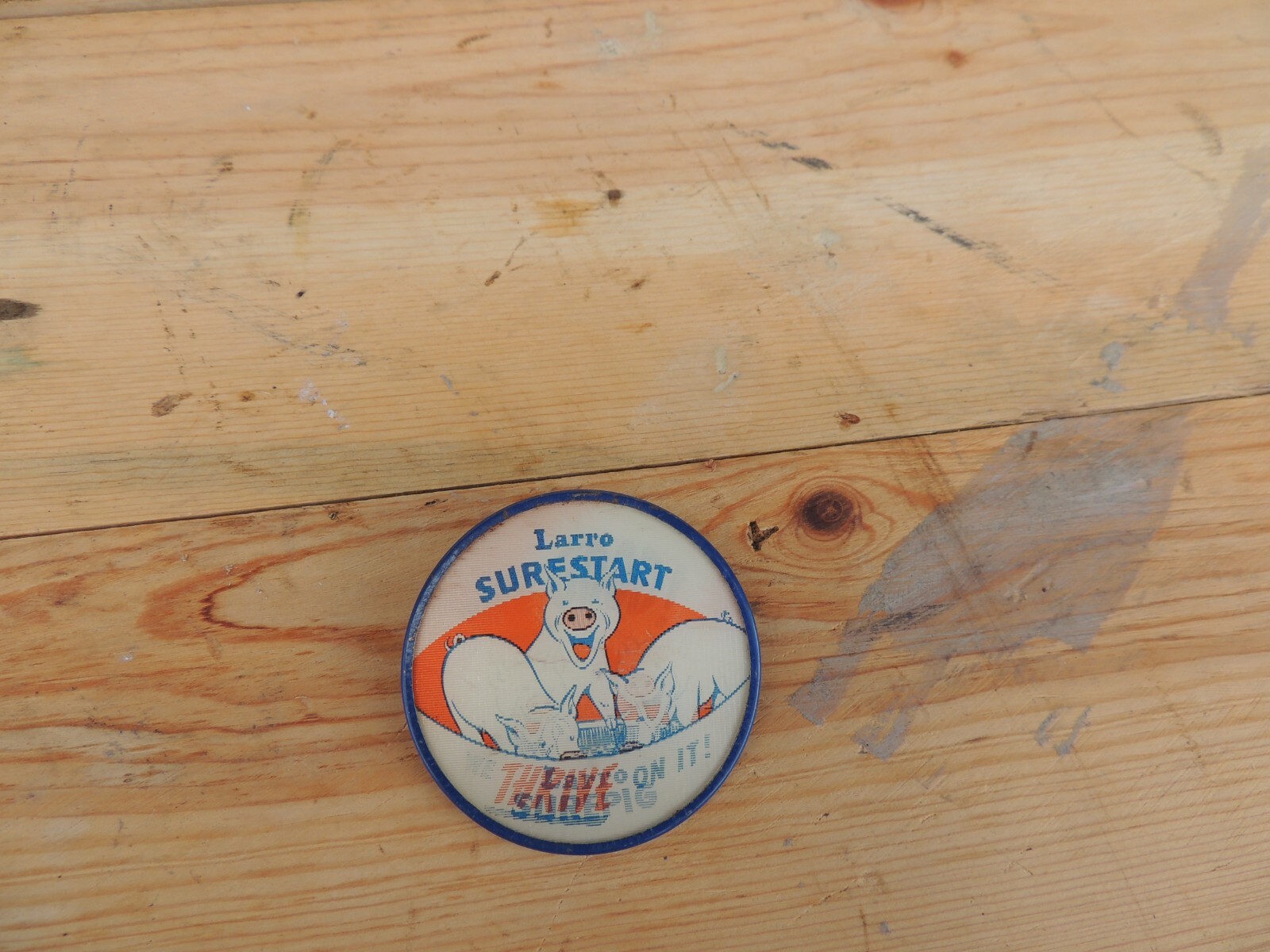 Rare Vintage LARRO SURESTART Herbicide Hologram Pin Button SUREPIG Agricultural