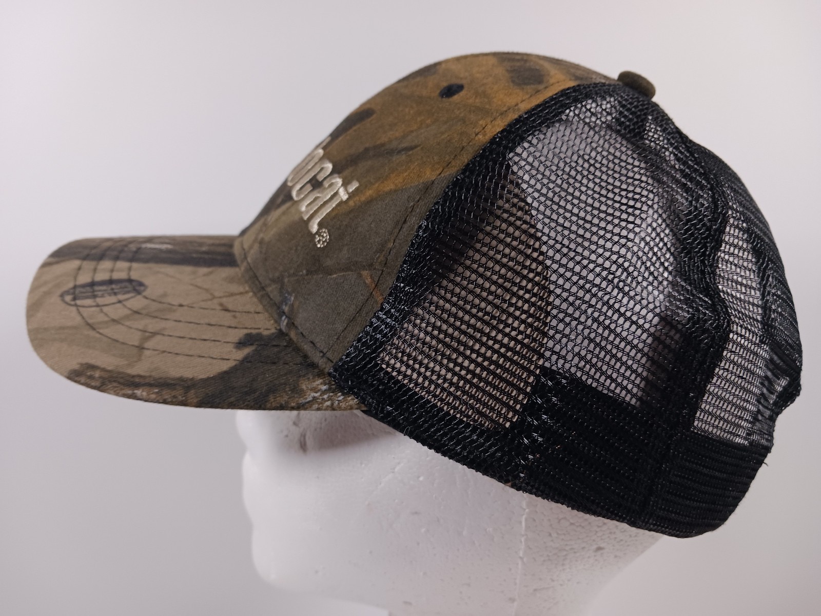 Bobcat Mesh Trucker Hat Cap RealTree Hardwoods Camouflage Camo Black – New