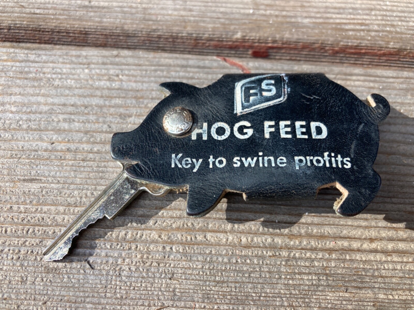 VTG FS HOG FEED ADVERTISING PIG SHAPED KEYCHAIN KEY HOLDER