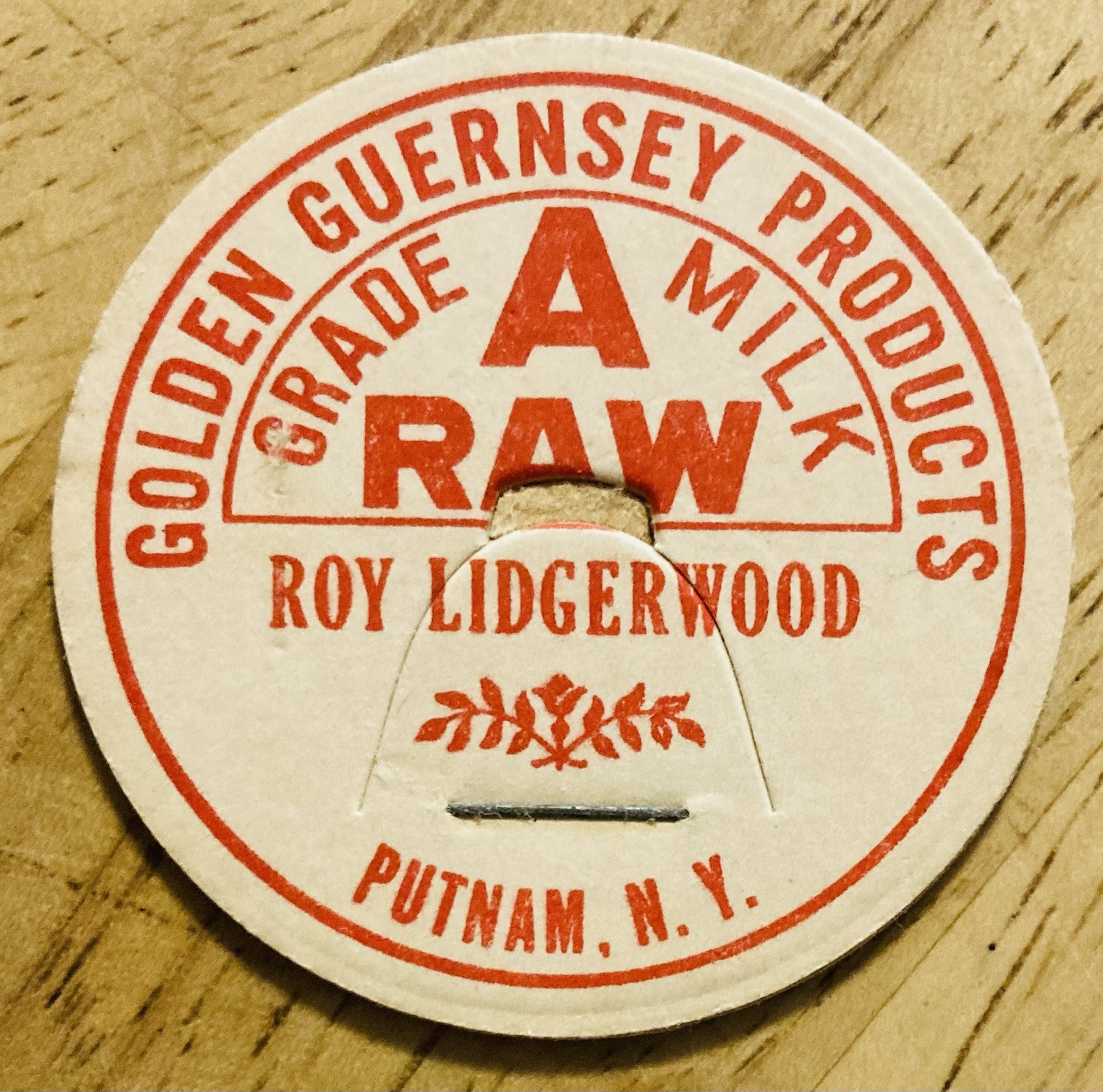 MILK BOTTLE CAP~GOLDEN GUERNSEY PRODUCTS, ROY LIDGERWOOD, PROP. PUTNAM, NY.