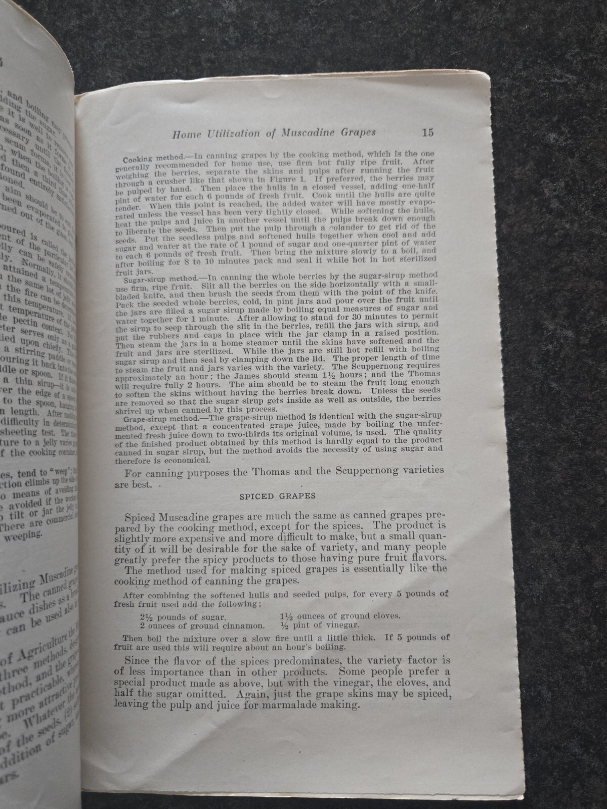 1942 HOME UTILIZATION OF MUSCADINE GRAPES USDA Farmers Bulletin No. 1454 USDA