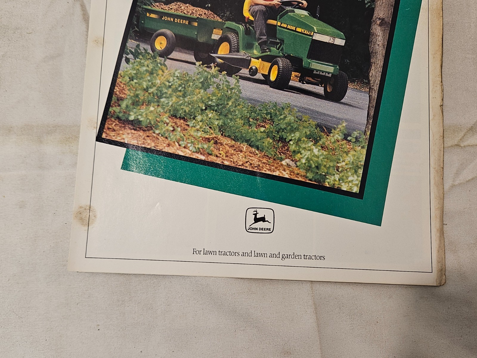 JOHN DEERE 1990 LAWN AND GARDEN TRACTORS IMPLEMENTS & ACCESSORIES BROCHURE DKA86