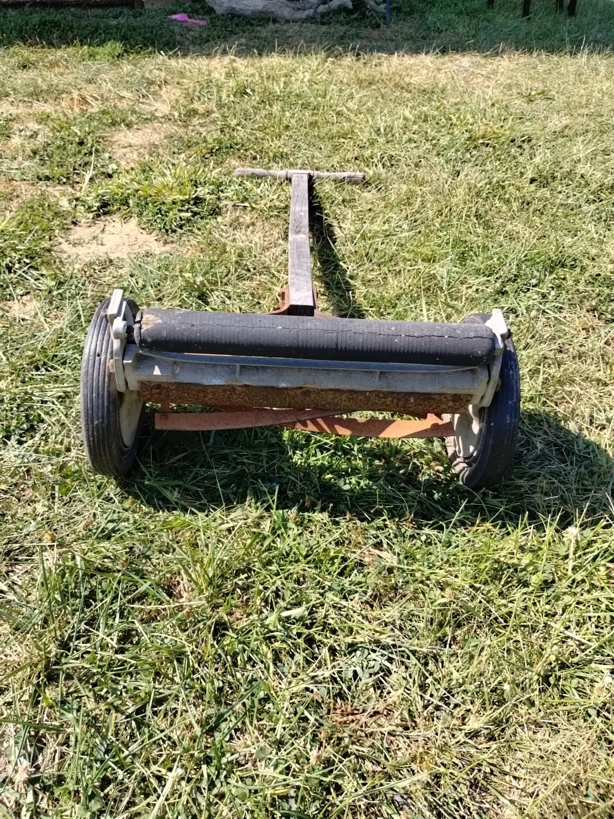 Vintage MF. CO. Manuel Real Mower.. Still Mows!!