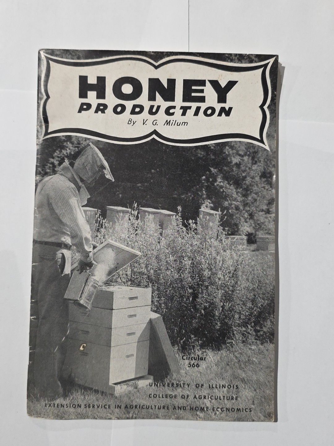 Vintage booklet: HONEY PRODUCTION by V.G. Milum Oct 1945 Reprint Univ. of IL