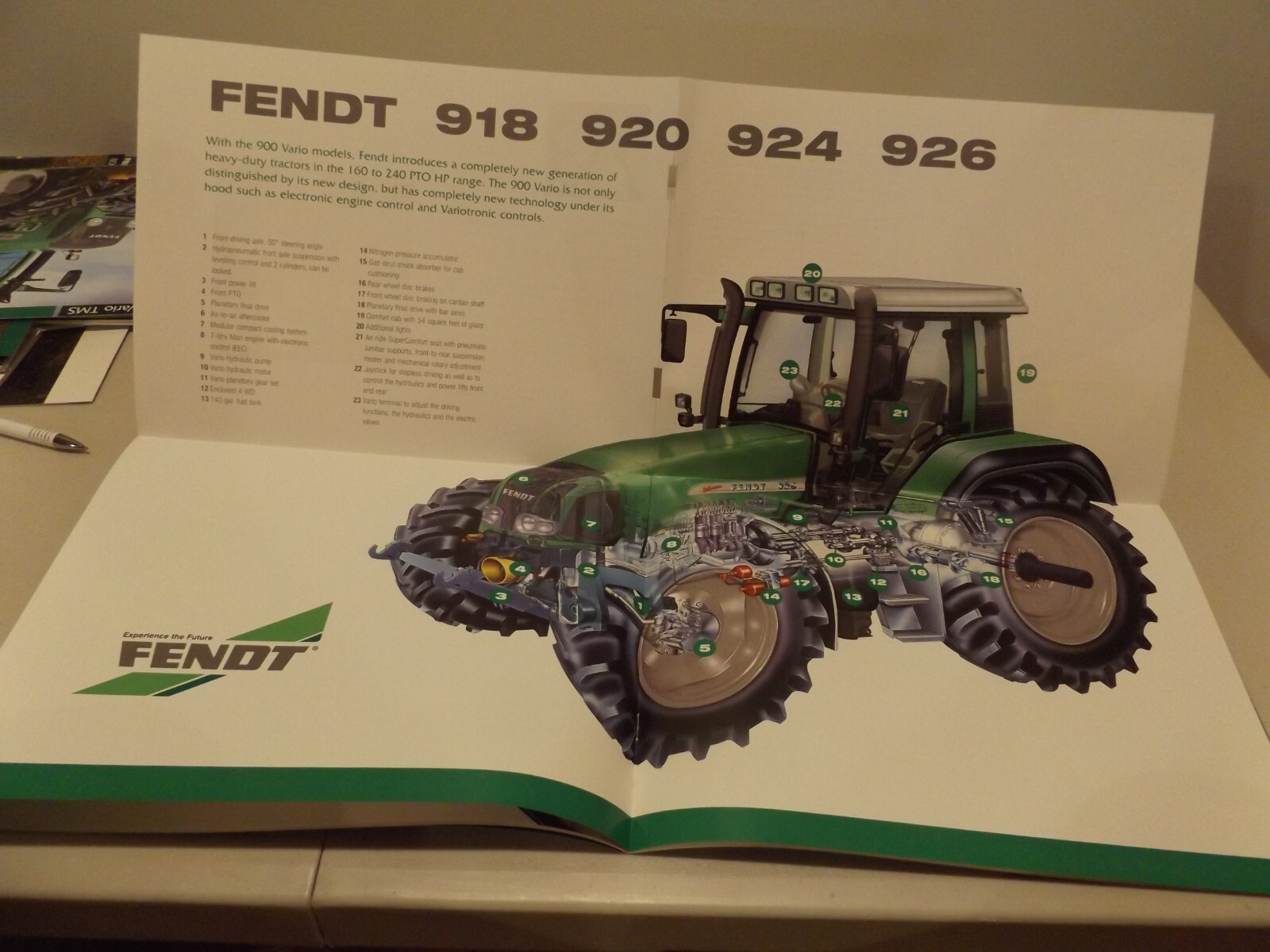FENDT 900 SERIES ROW CROP & REVERSE STATION, LIT # FT02269 (06) 15