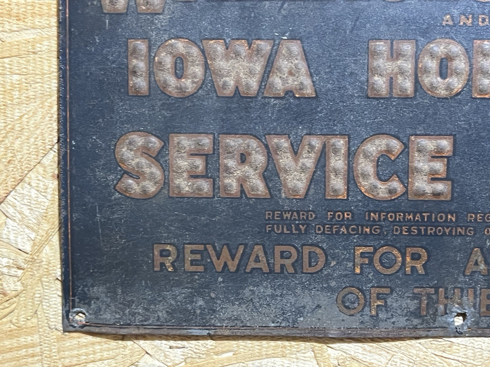 VTG PROTECTED BY WALLACES FAMER & IOWA HOMESTEAD REWARD FOR THEIVES METAL SIGN