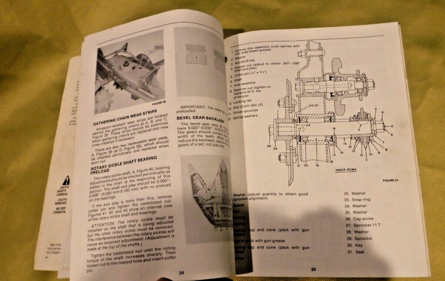 New Holland 824 Corn Head Assembly Information & Owner Operator Manual