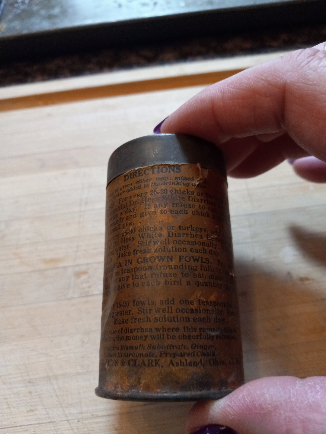 Antique Empty Tin Can 1926 Dr. Hess White Diarrhea Remedy for Chicks .25