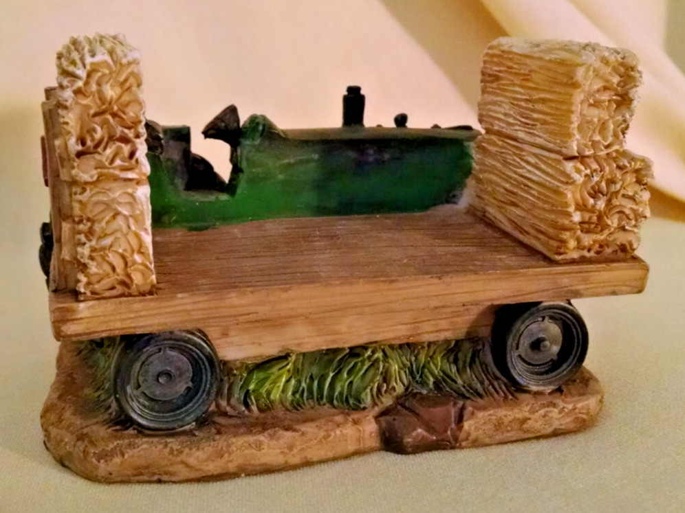 TRACTOR LOT RESIN FIGURE FIGURINE HAY WAGON GREEN SILVER MAYRICH CO CHINA.