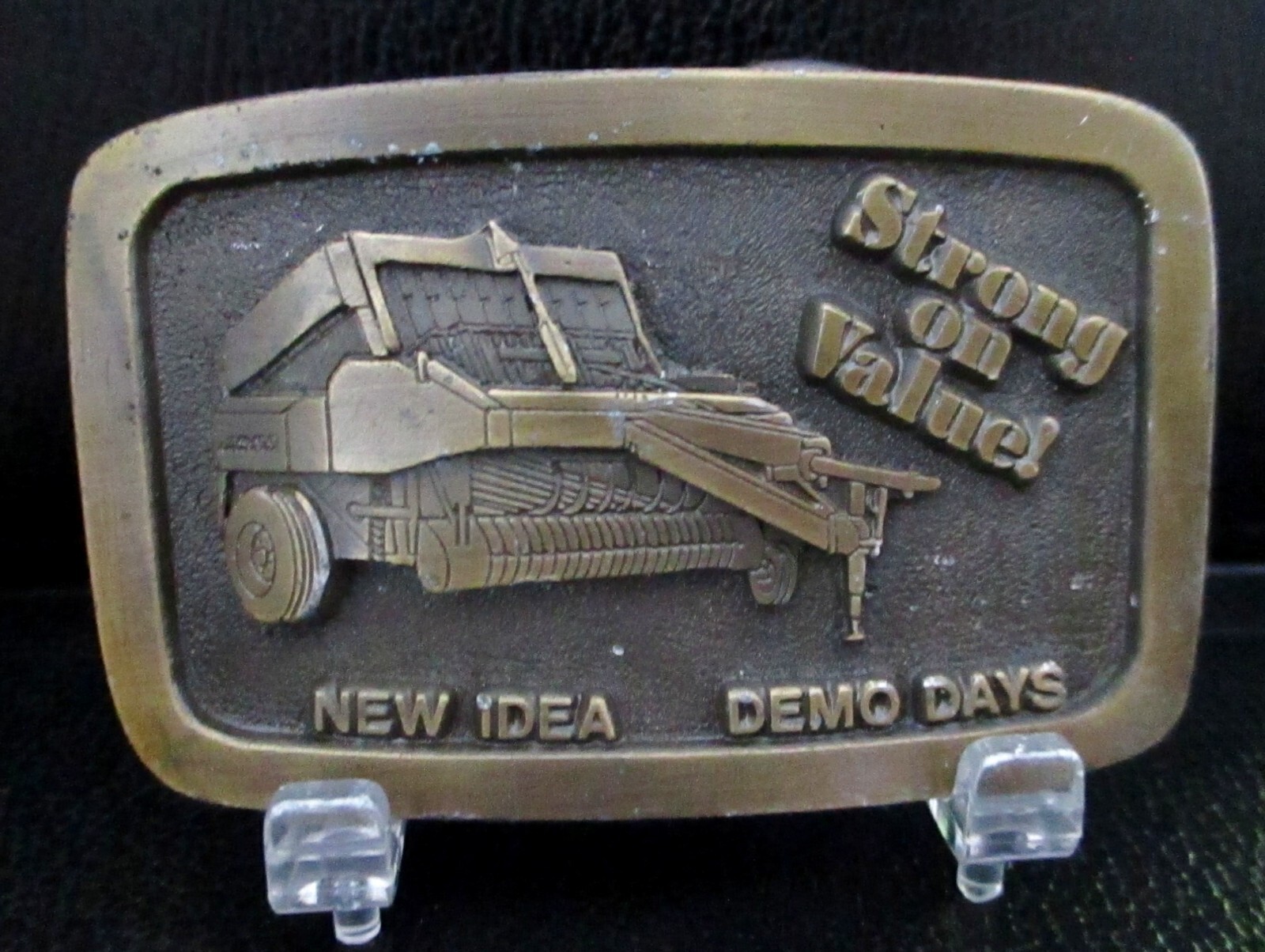Avco New Idea Demo Days Round Hay Baler Belt Buckle Collector&rsquo;s Ed Spec Cast NI