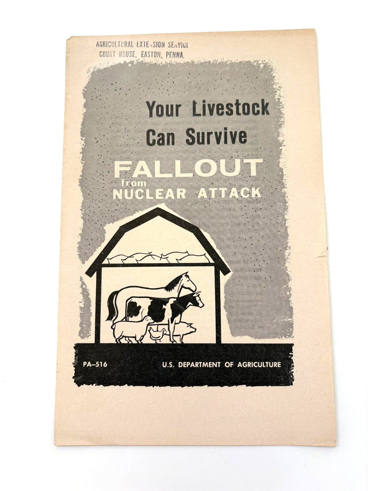 1962 U.S Dept. of Agriculture Pamphlet « Your Livestock Can Survive Fall Out » *
