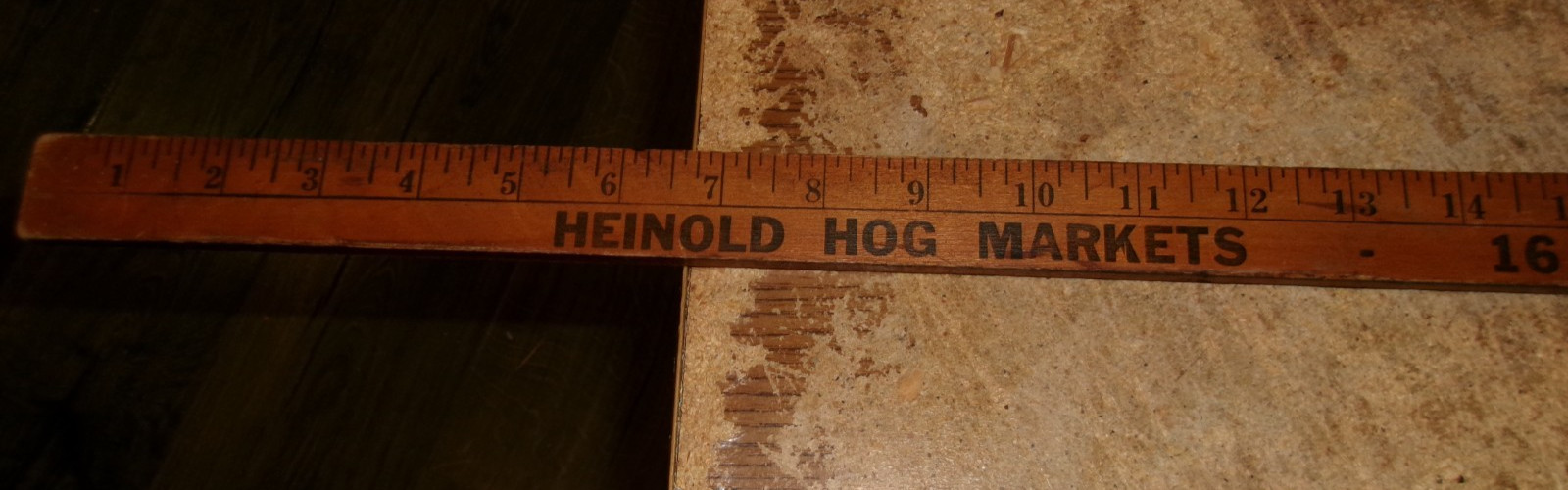 vintage heinold hog markets 36&Prime;L wood yardstick in good shape used