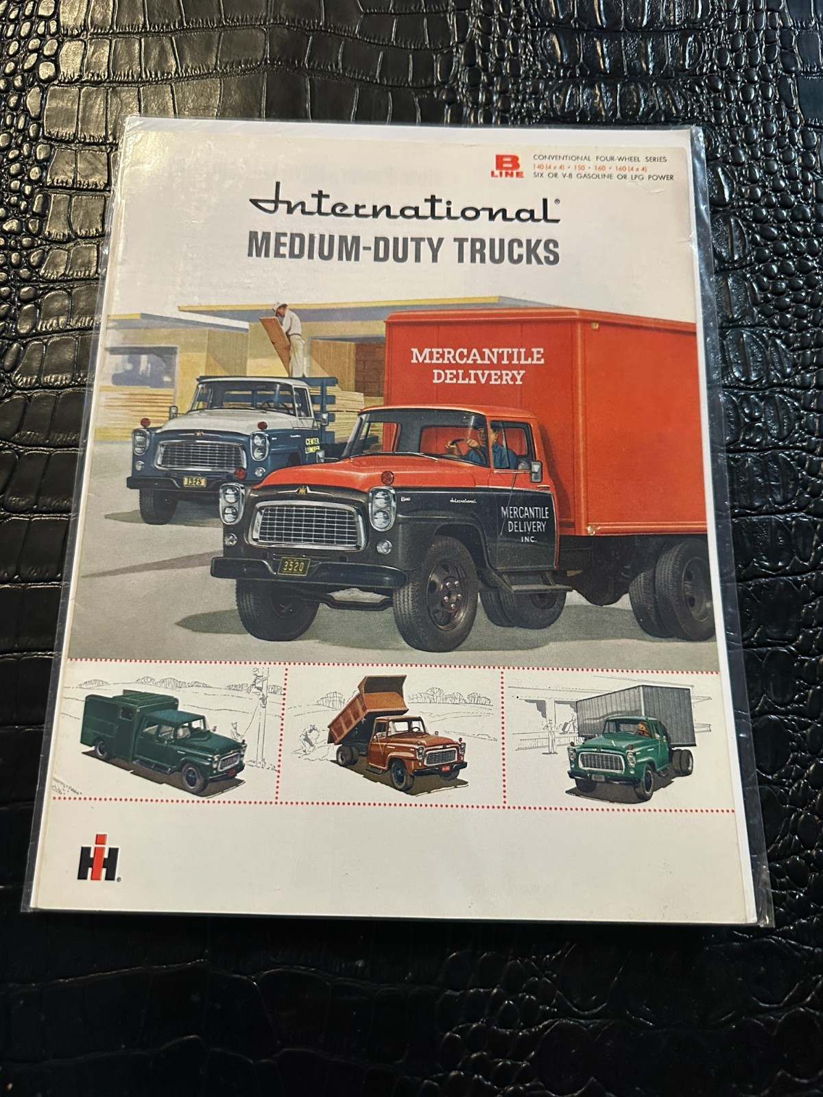 International Harvester Heavy Duty truck brochure 1950s/1960s (M9096)