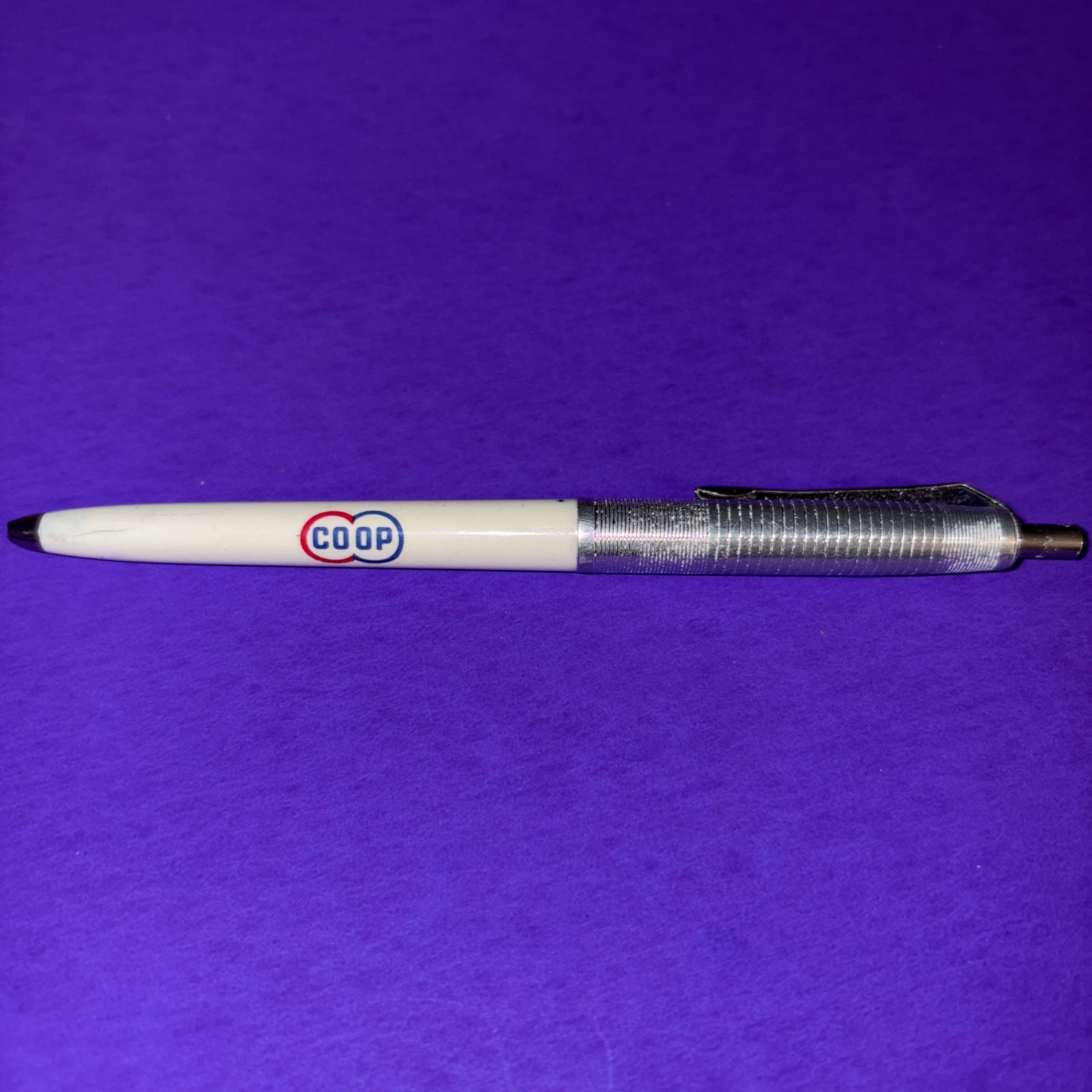 Vtg Farmer’s Inc Co-op Society Greene, IA – Ag Ad Pen Farm