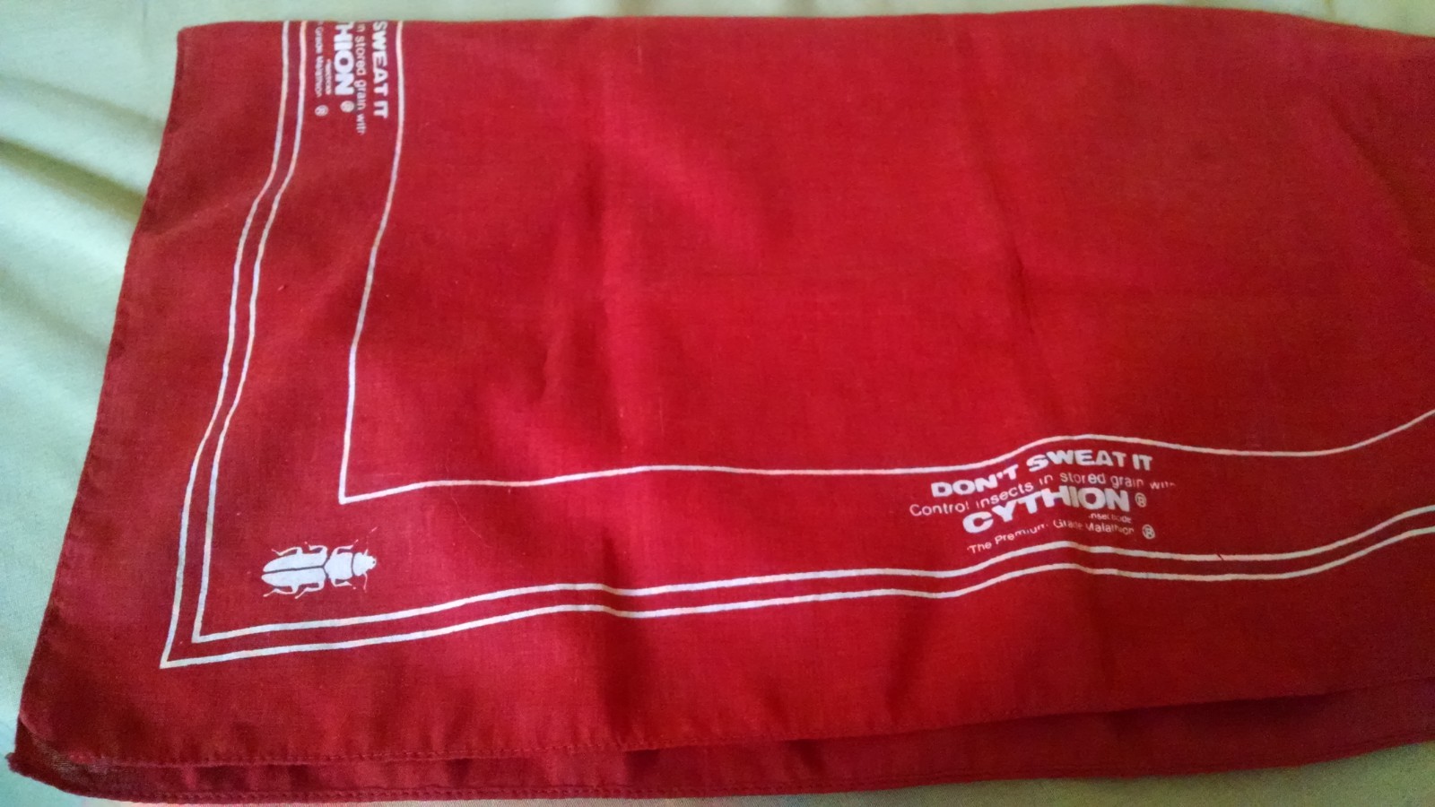 CYTHION SCARF RED WHITE CLOTH DON&rsquo;T SWEAT IT STORED GRAIN AGRICULTURE PROMO.
