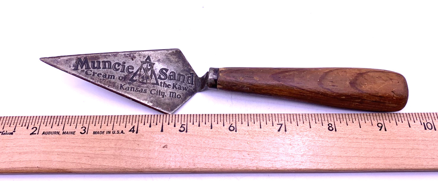 Antique MUNCIE SAND « Cream of the Kaw » advertising etched Trowel w/ wood handle