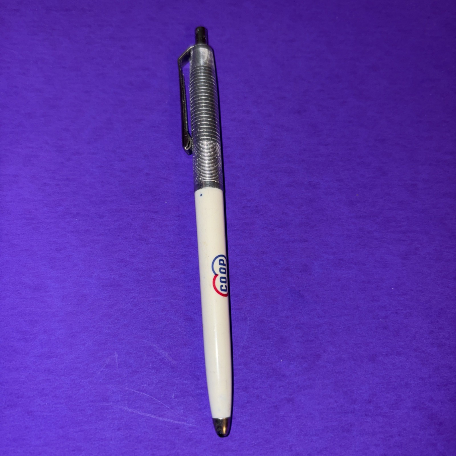 Vtg Farmer’s Inc Co-op Society Greene, IA – Ag Ad Pen Farm