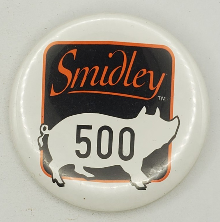 Vintage Smidley Mfg Inc Livestock Feeding Equipment Advertising Pinback Button