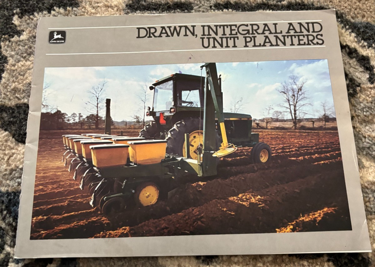 John Deere Drawn Integral & Unit Planters For 1985 Brochure FCCA25