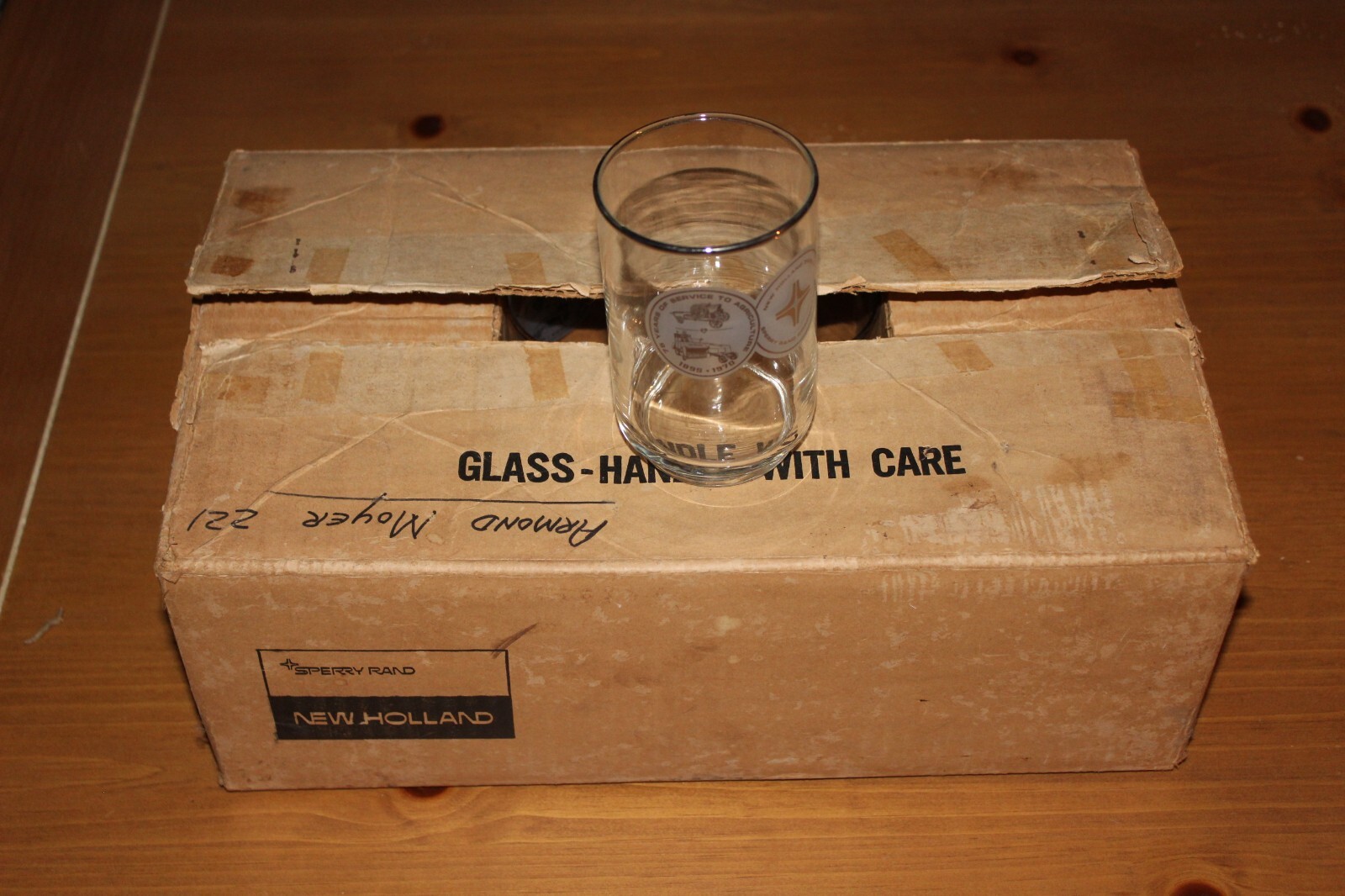 SET OF ( 8 ) GLASSES FROM 75 YEARS OF SERVICE SPERRY RAND CORPORATION 1895-1970