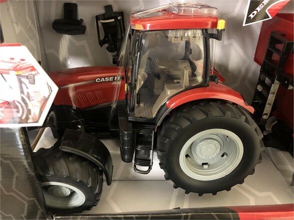 Case IH Big Farm Puma 170 with Gravity Wagon 1:16 Scale ZFN47246