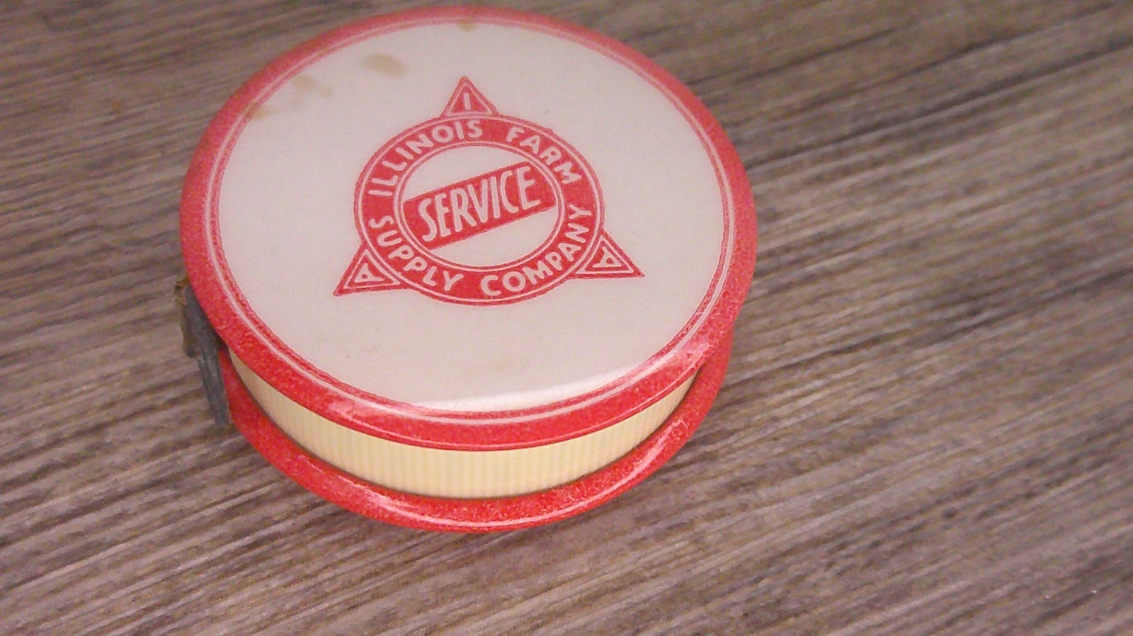 Illinois Farm supply co advertising celluloid tape measure has cloth tape works