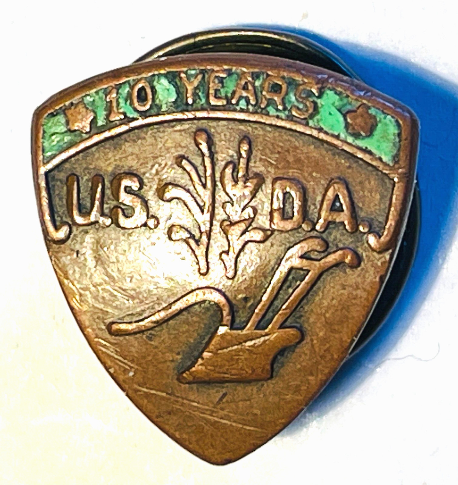U.S. D.A. ~ VINTAGE BRONZE U.S. DEPT. OF AGRICULTURE ~ 10 YEAR LAPEL PIN~ 1920&rsquo;s